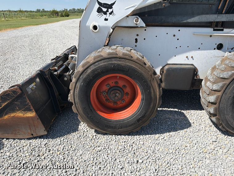 image for item MZ9764 2007 Bobcat S300 skid steer loader