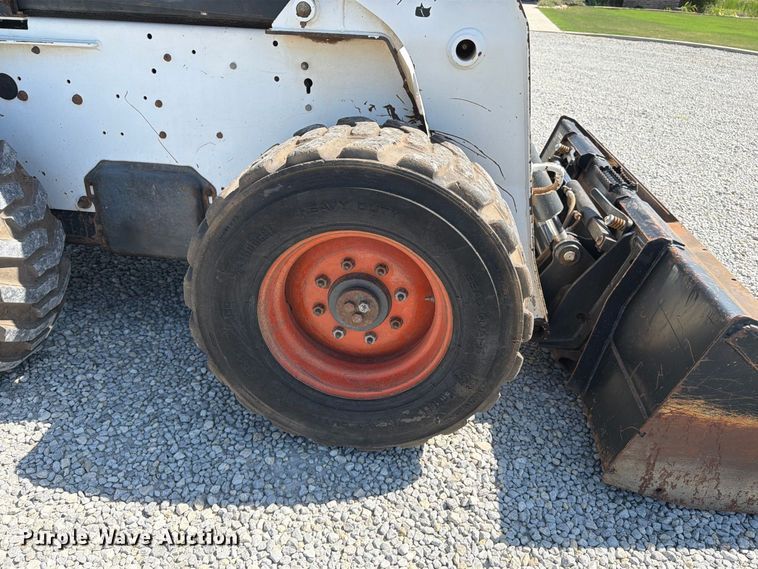 image for item MZ9764 2007 Bobcat S300 skid steer loader