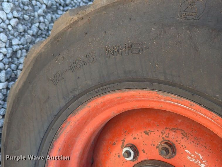 image for item MZ9764 2007 Bobcat S300 skid steer loader