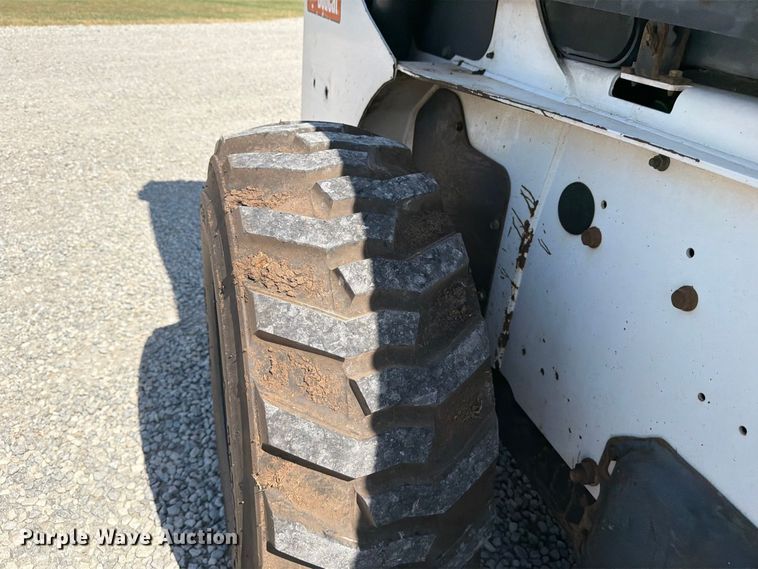 image for item MZ9764 2007 Bobcat S300 skid steer loader