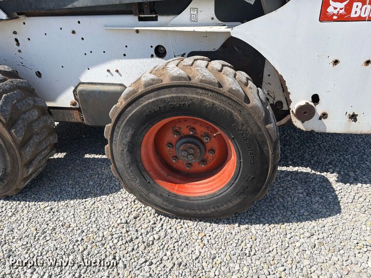 image for item MZ9764 2007 Bobcat S300 skid steer loader