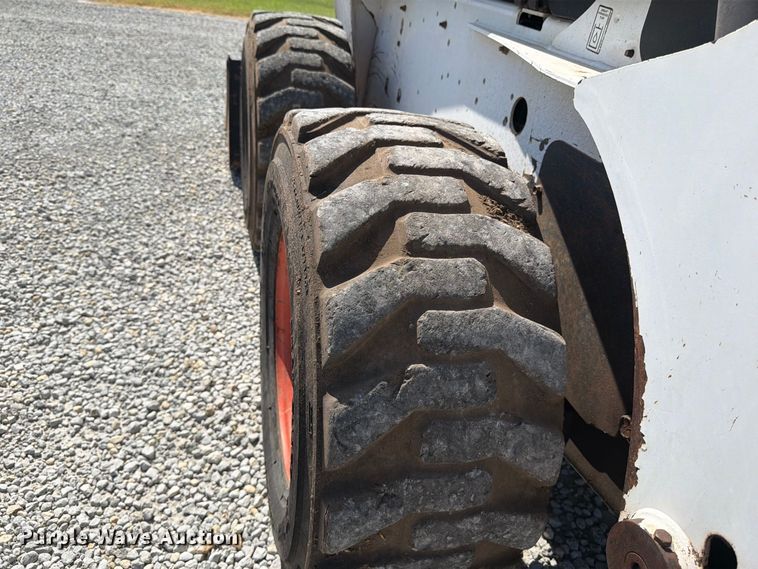 image for item MZ9764 2007 Bobcat S300 skid steer loader
