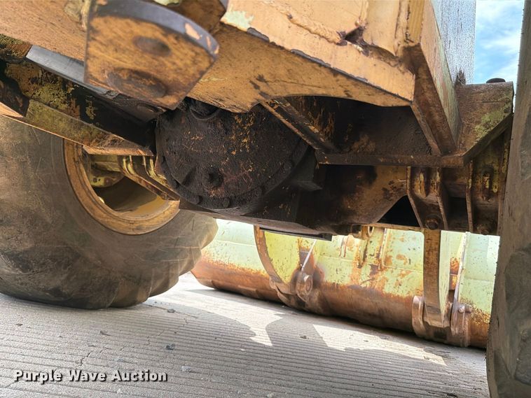 image for item MZ9797 1982 Ford A-66 wheel loader