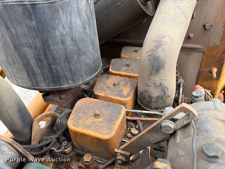 image for item MZ9798 1994 Case 580 Super K backhoe