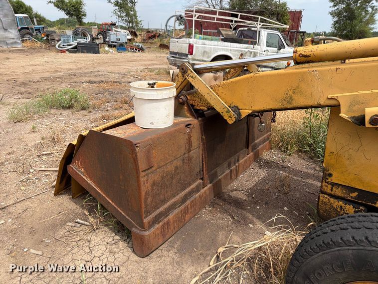 image for item MZ9806 Ford 555D backhoe
