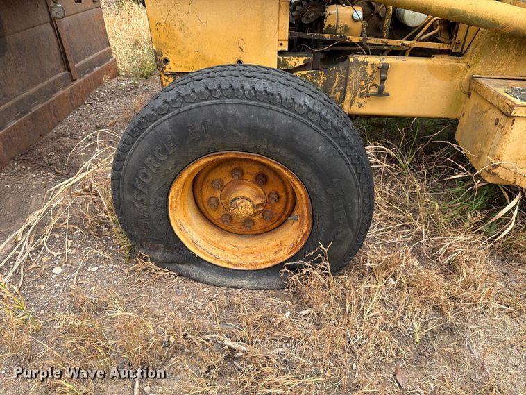 image for item MZ9806 Ford 555D backhoe