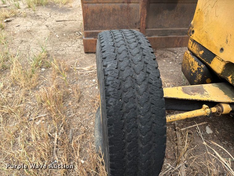 image for item MZ9806 Ford 555D backhoe