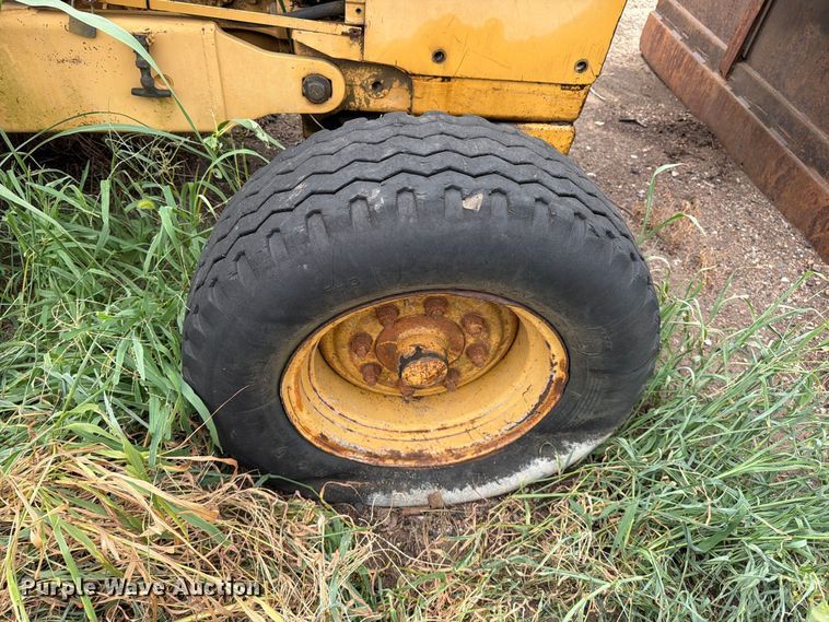 image for item MZ9806 Ford 555D backhoe