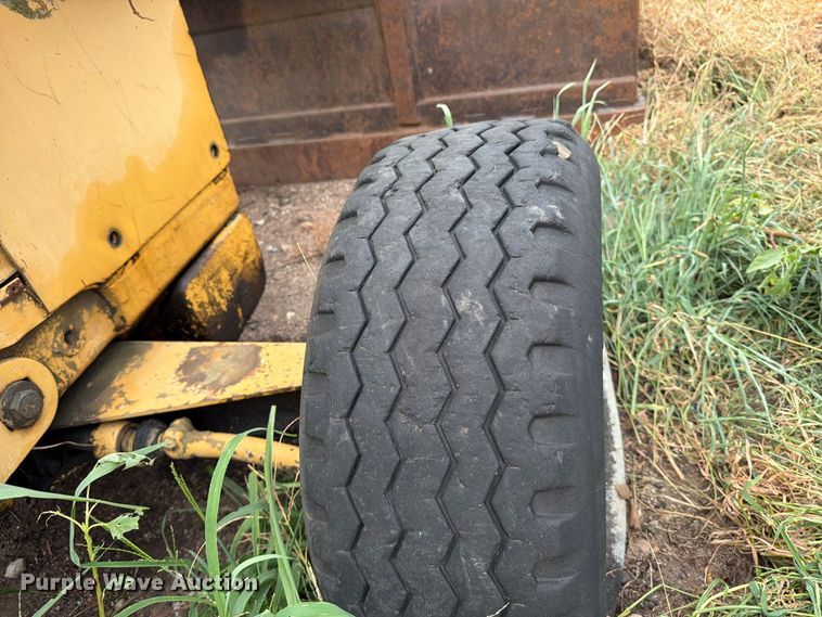 image for item MZ9806 Ford 555D backhoe