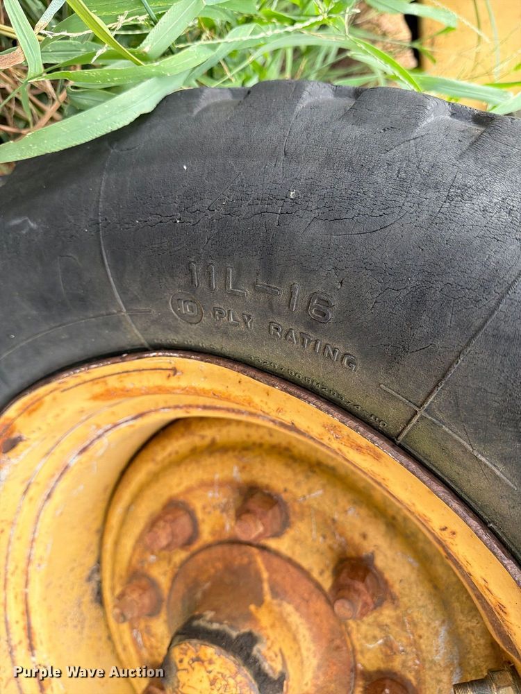 image for item MZ9806 Ford 555D backhoe