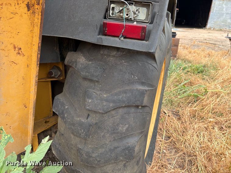 image for item MZ9806 Ford 555D backhoe