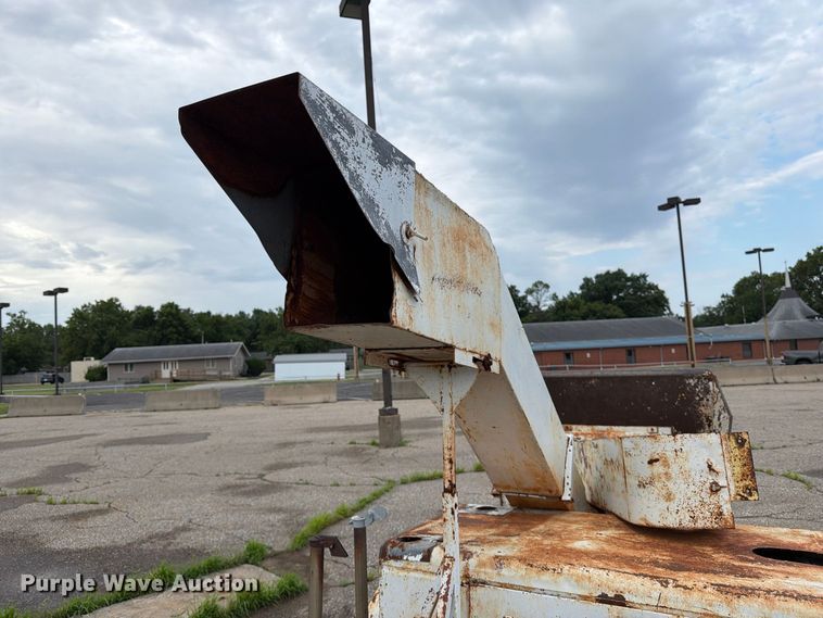 image for item MZ9807 Wayne 16T318 wood chipper
