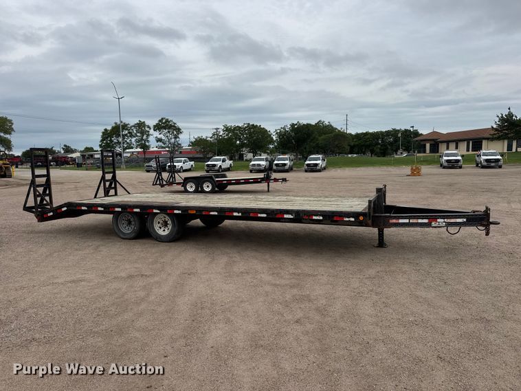 image for item NJ9132 1997 Superior 2PT6M-DD equipment trailer