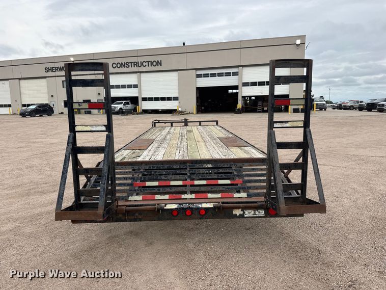 image for item NJ9132 1997 Superior 2PT6M-DD equipment trailer