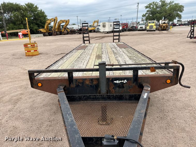 image for item NJ9132 1997 Superior 2PT6M-DD equipment trailer