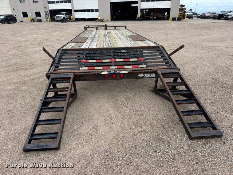 image for item NJ9132 1997 Superior 2PT6M-DD equipment trailer