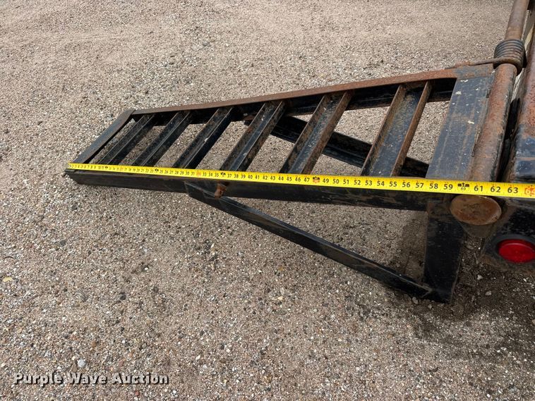 image for item NJ9132 1997 Superior 2PT6M-DD equipment trailer