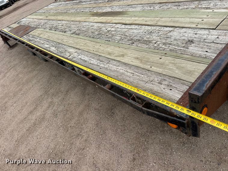 image for item NJ9132 1997 Superior 2PT6M-DD equipment trailer