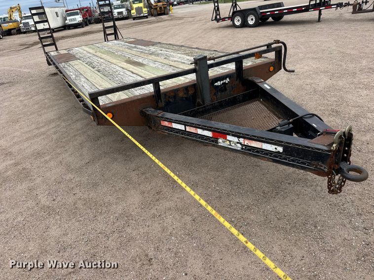 image for item NJ9132 1997 Superior 2PT6M-DD equipment trailer