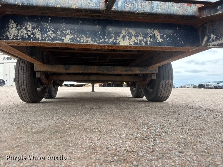 image for item NJ9132 1997 Superior 2PT6M-DD equipment trailer