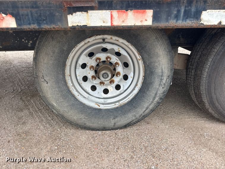 image for item NJ9132 1997 Superior 2PT6M-DD equipment trailer