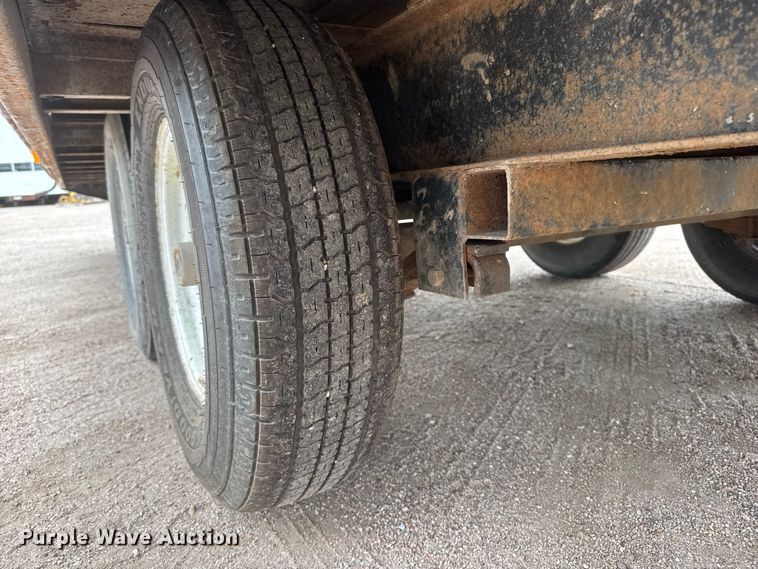 image for item NJ9132 1997 Superior 2PT6M-DD equipment trailer