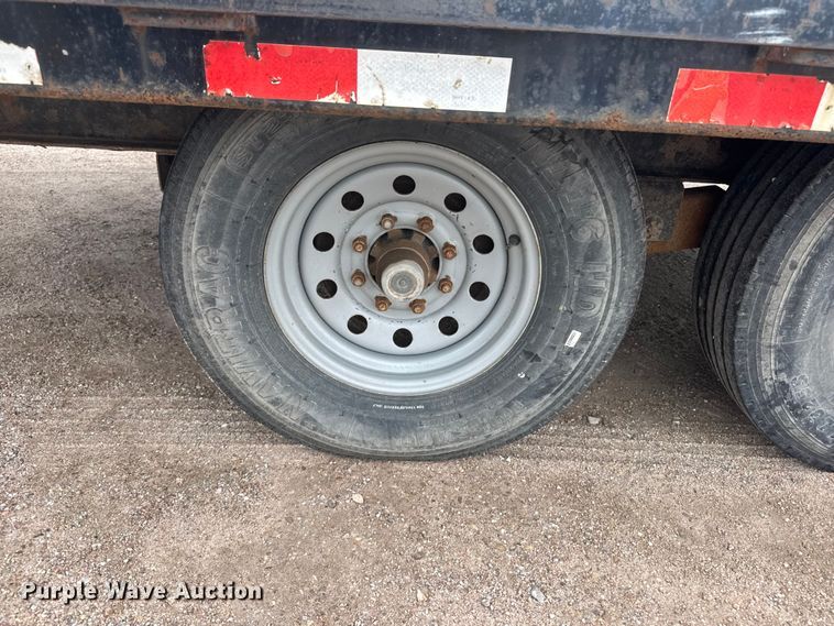 image for item NJ9132 1997 Superior 2PT6M-DD equipment trailer