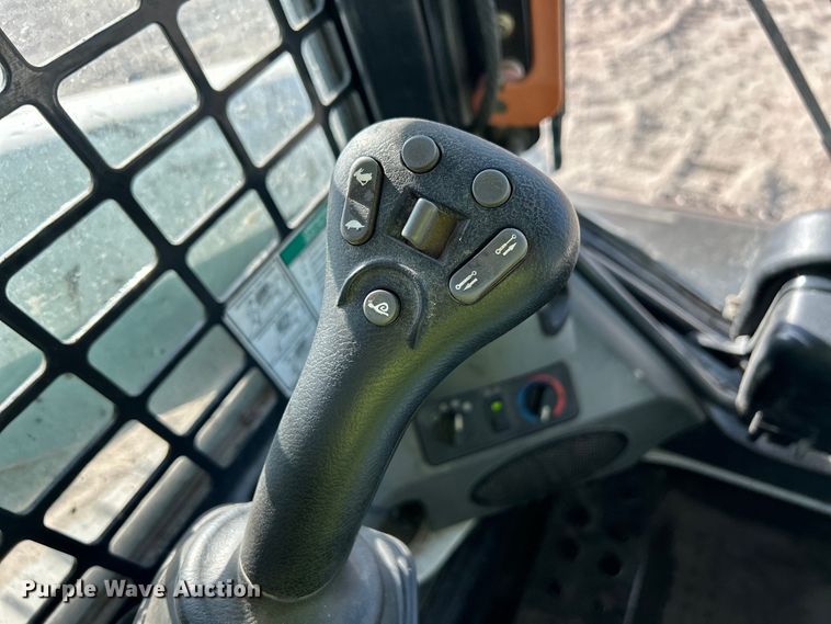 image for item NM9864 2016 Bobcat T750 tracked skid steer loader