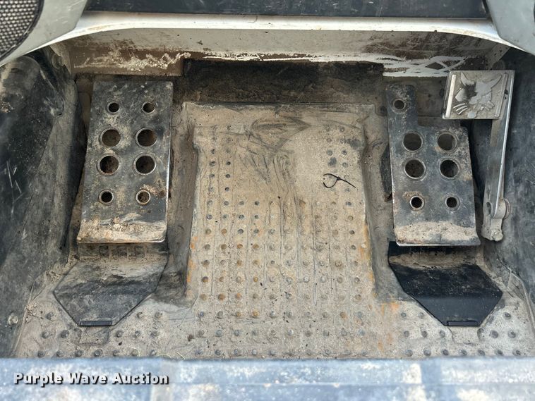 image for item NM9864 2016 Bobcat T750 tracked skid steer loader