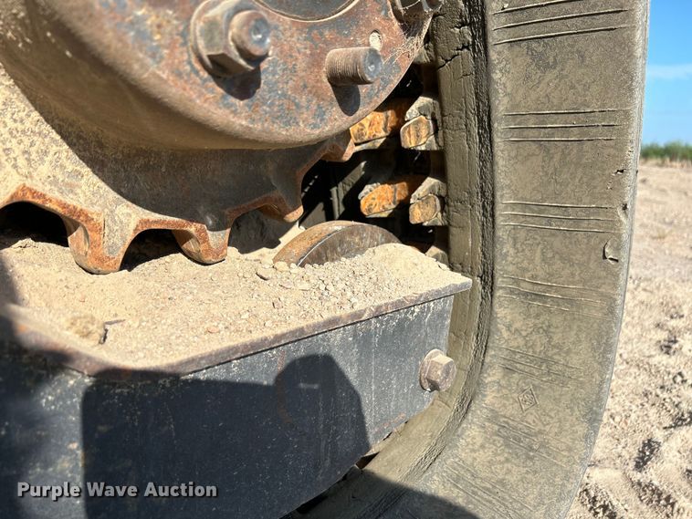 image for item NM9864 2016 Bobcat T750 tracked skid steer loader