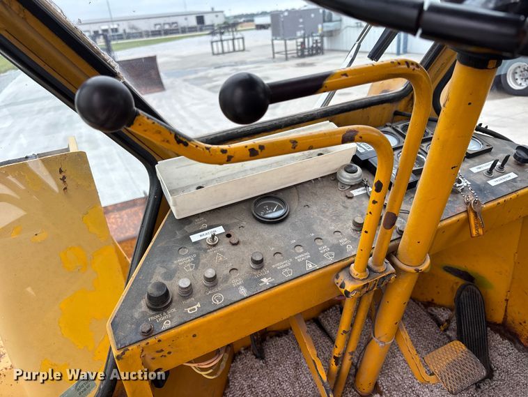 image for item NM9869 1979 Clark 35C wheel loader