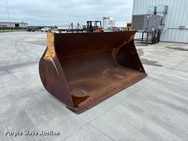 image for item NM9870 John Deere Loader bucket