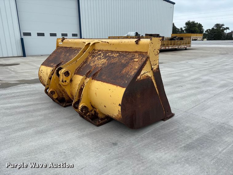 image for item NM9870 John Deere Loader bucket