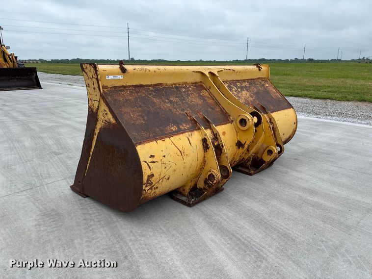 image for item NM9870 John Deere Loader bucket