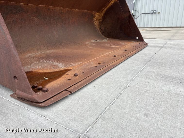 image for item NM9870 John Deere Loader bucket