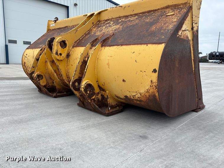 image for item NM9870 John Deere Loader bucket