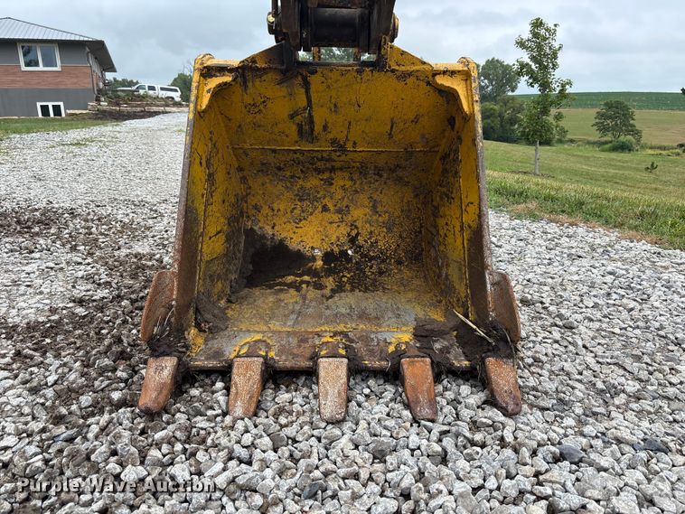 image for item NM9890 2003 Komatsu PC70-8 mini excavator