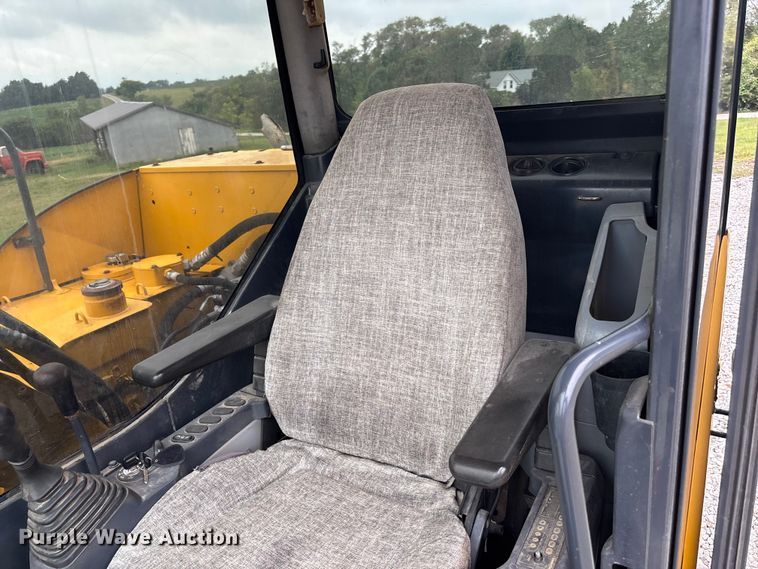 image for item NM9890 2003 Komatsu PC70-8 mini excavator