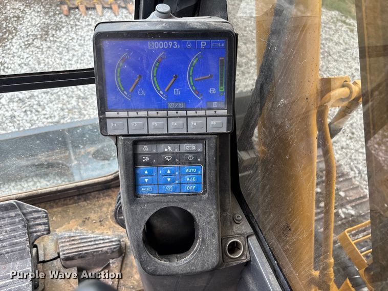 image for item NM9890 2003 Komatsu PC70-8 mini excavator