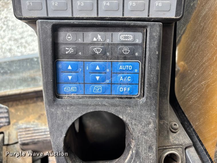image for item NM9890 2003 Komatsu PC70-8 mini excavator