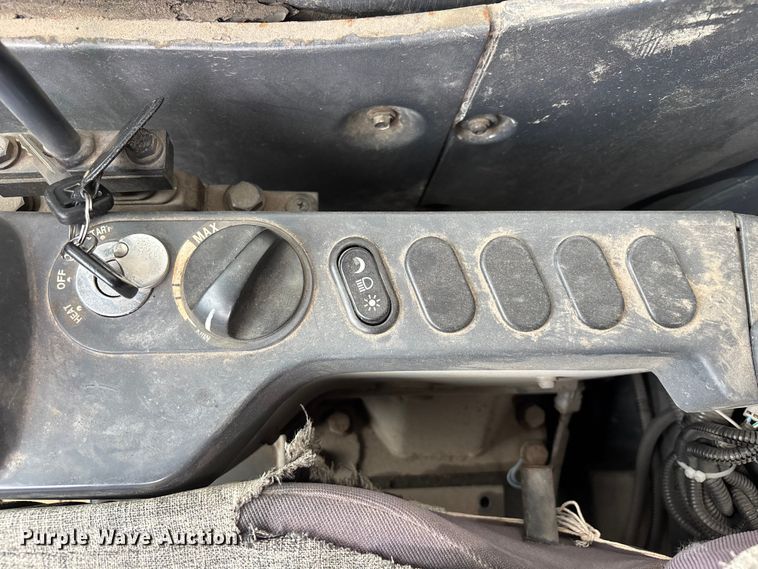 image for item NM9890 2003 Komatsu PC70-8 mini excavator