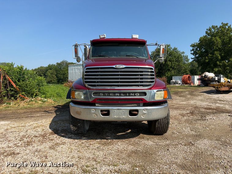 image for item OE9619 2004 Sterling L9500 Series dump truck