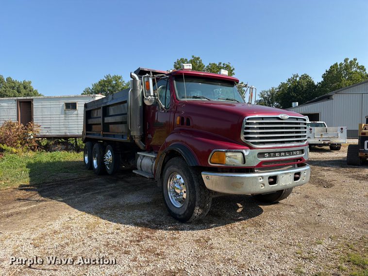 image for item OE9619 2004 Sterling L9500 Series dump truck