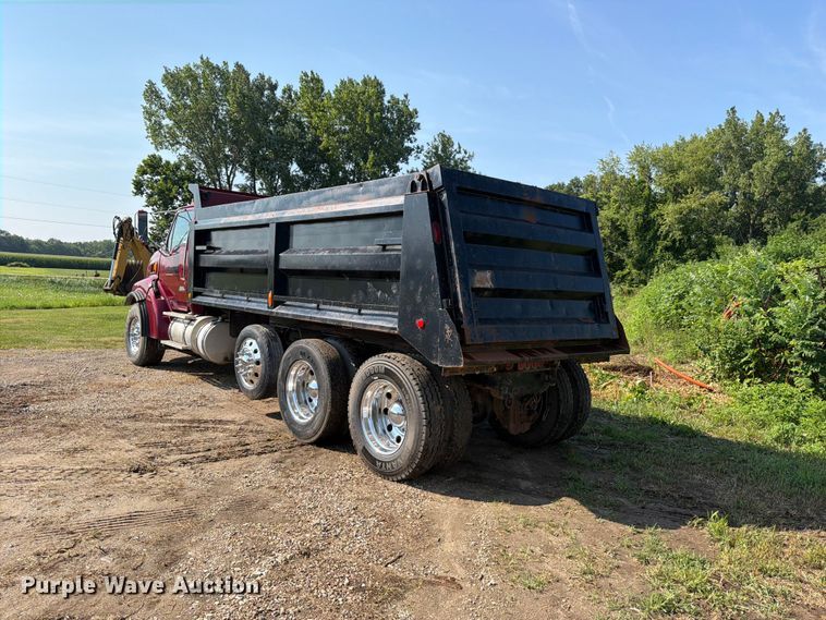image for item OE9619 2004 Sterling L9500 Series dump truck