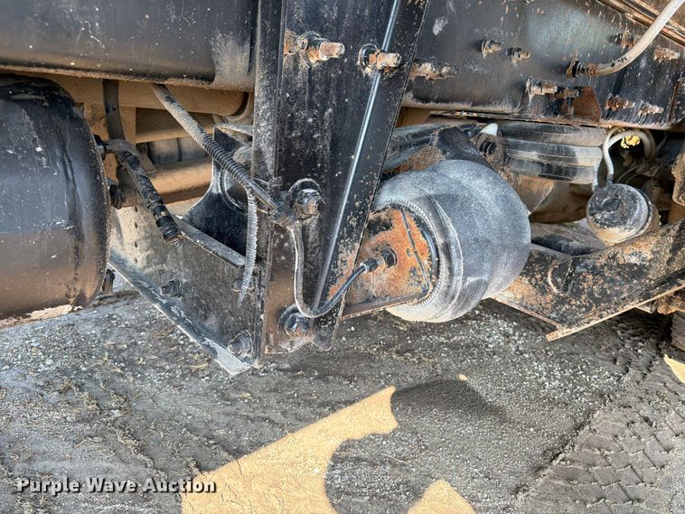 image for item OE9619 2004 Sterling L9500 Series dump truck