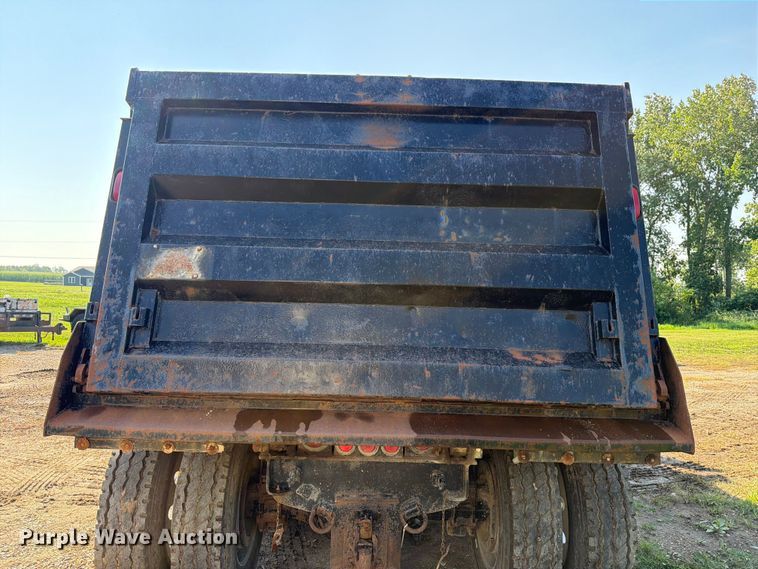 image for item OE9619 2004 Sterling L9500 Series dump truck