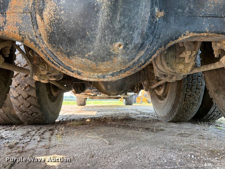 image for item OE9619 2004 Sterling L9500 Series dump truck