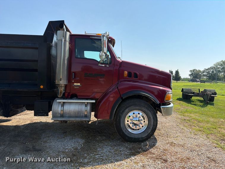 image for item OE9619 2004 Sterling L9500 Series dump truck