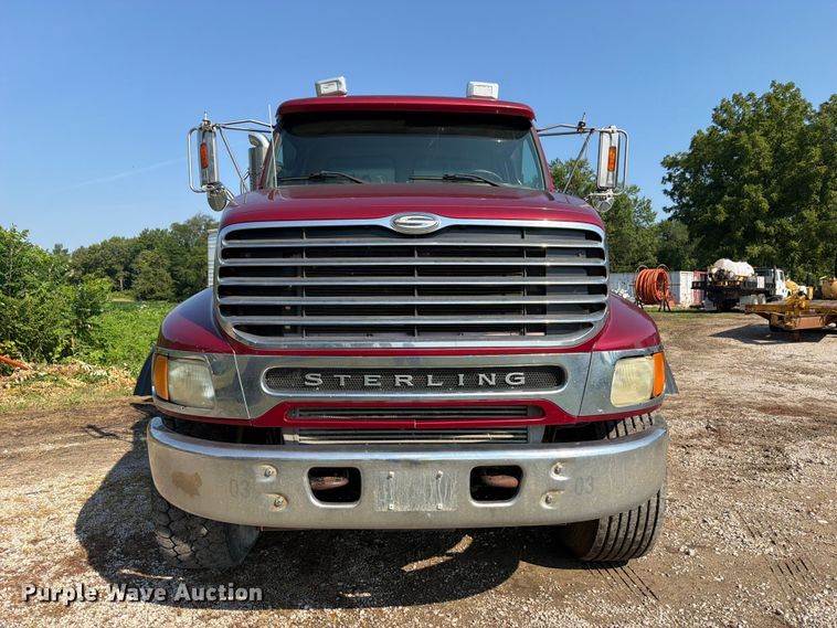 image for item OE9619 2004 Sterling L9500 Series dump truck