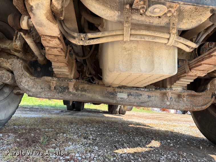 image for item OE9619 2004 Sterling L9500 Series dump truck